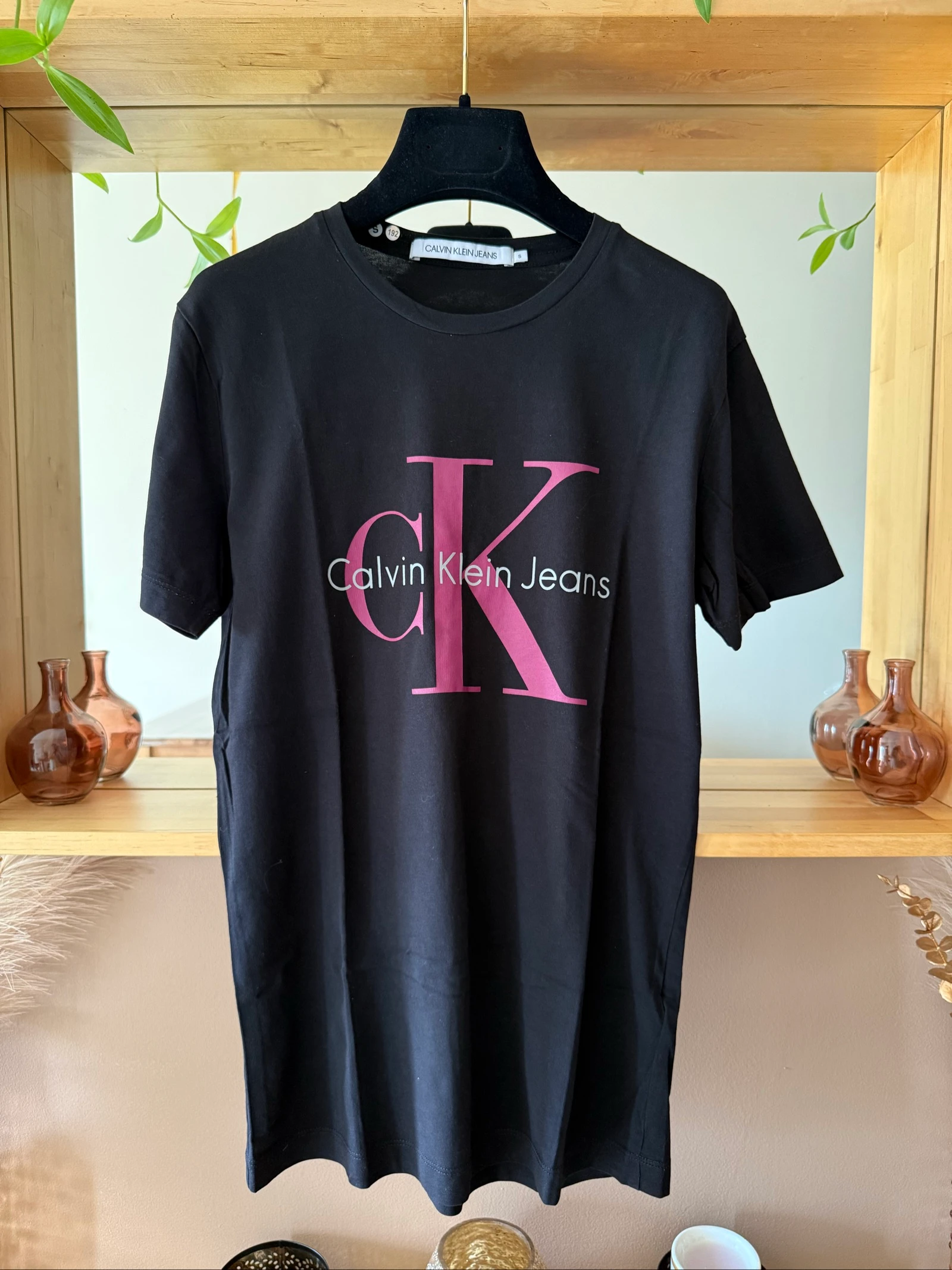 T-shirt Calvin Klein Jeans Homme S – Noir Logo CK Rose – Proche du Neuf